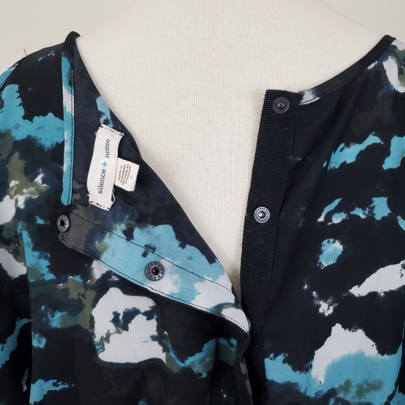 UO Silence + Noise Cold Shoulder Dress - Picture 13 of 15